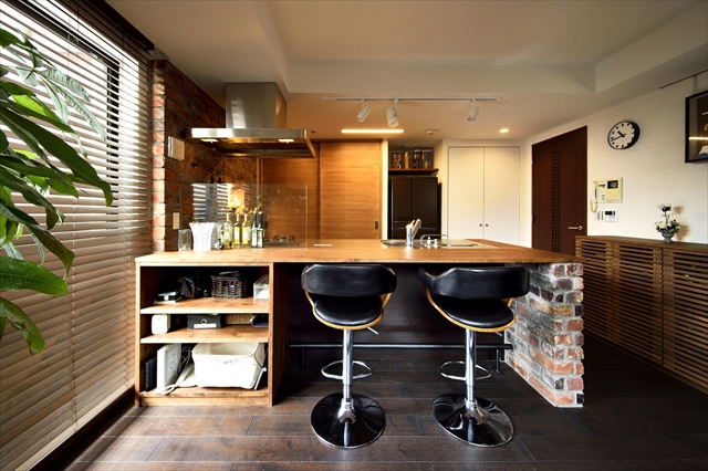 キッチンとダイニングをつなぐLDKの主役。 食事もできる「キッチン