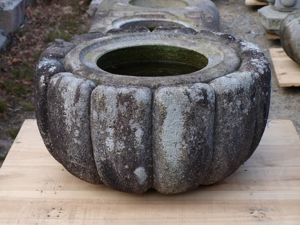 愛知県岡崎市の日本庭園石灯篭・水鉢蹲（つくばい）・石製品の製造販売