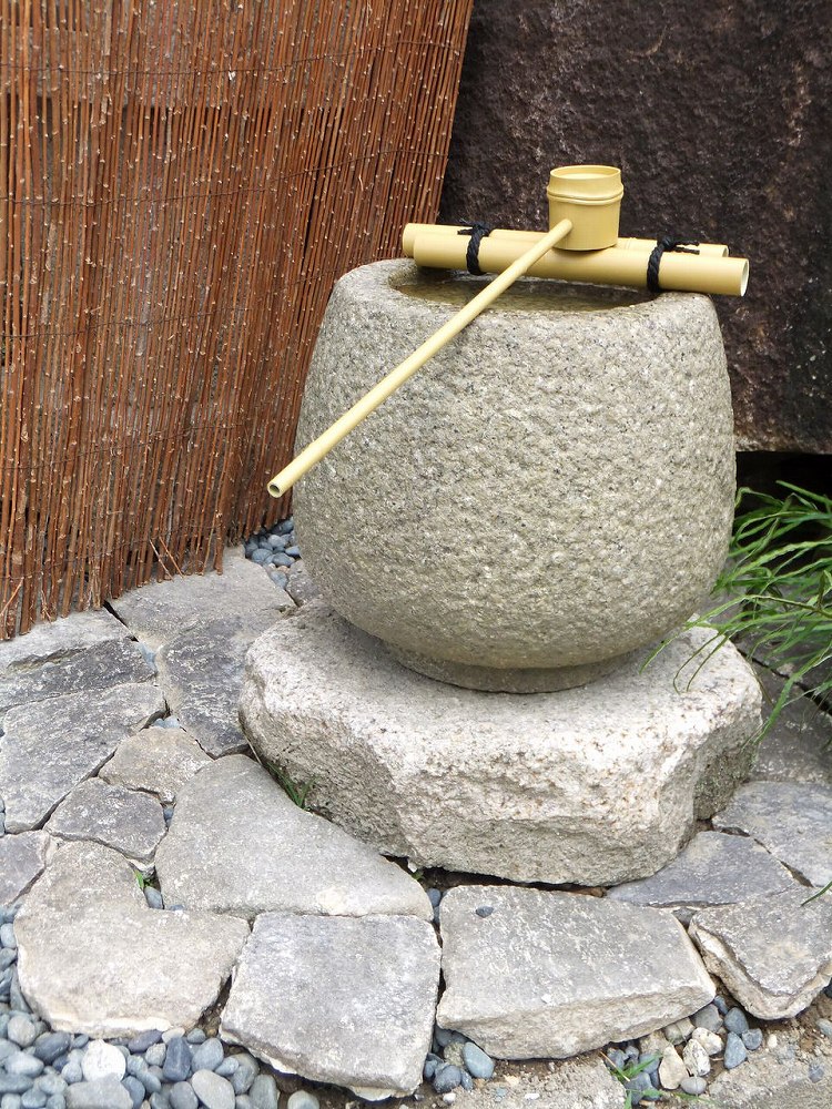 露の水鉢 蛭川石の製品案内愛知県岡崎市の石灯篭・水鉢蹲など石材製品