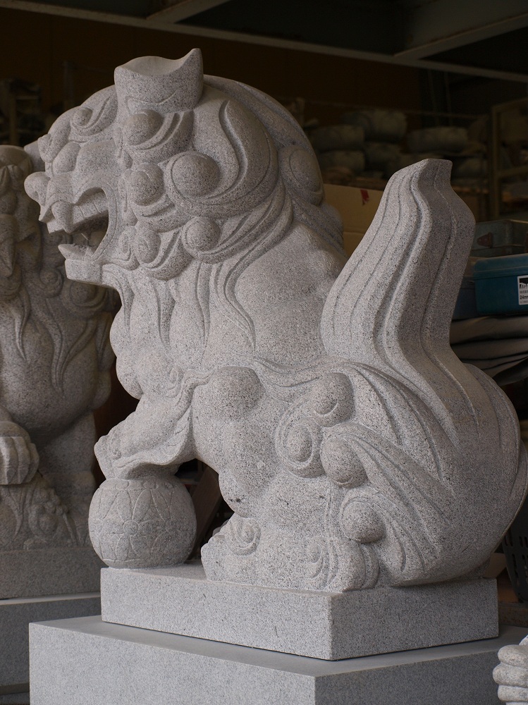 狛犬 子付玉付の製品案内愛知県岡崎市の石灯篭・水鉢蹲など石材製品の