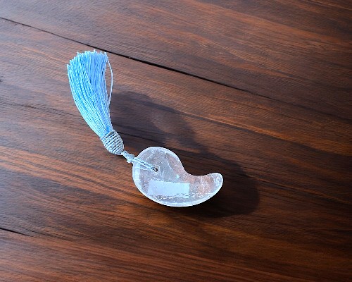 水晶 勾玉 - 万物を浄化し、パワーを高めるお守り 商品詳細｜天然石は