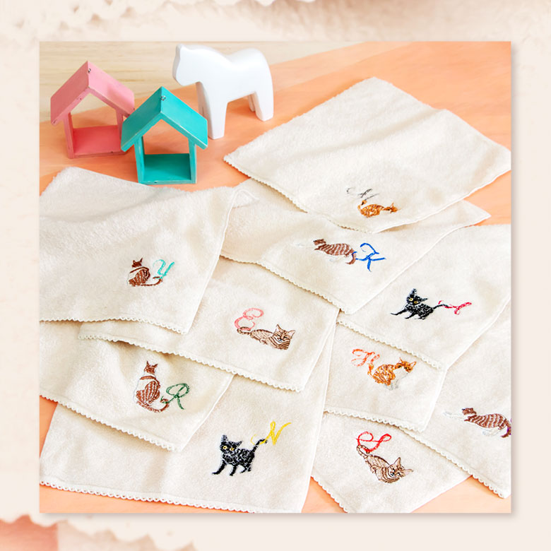 猫イニシャルハンカチ komichineko オーガニックコットン