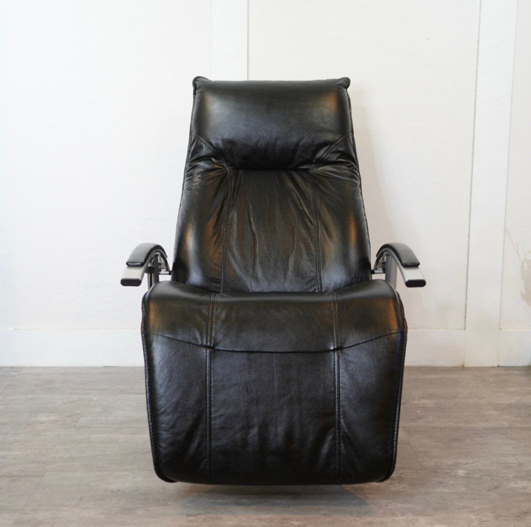 ケべ/KEBE リクライニングチェア フットレスト付 黒 デンマーク 中古