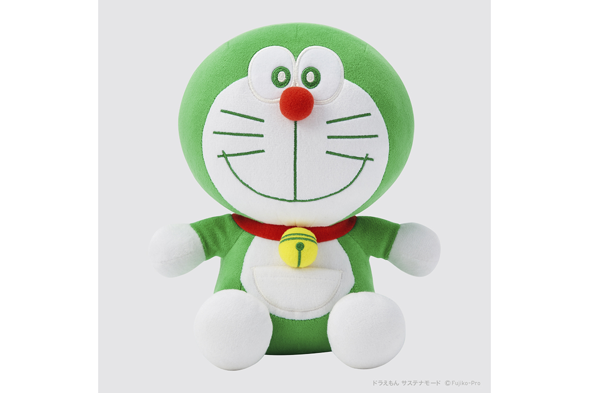 ユニクロ、100％リサイクル繊維のドラえもんTシャツ・ぬいぐるみ