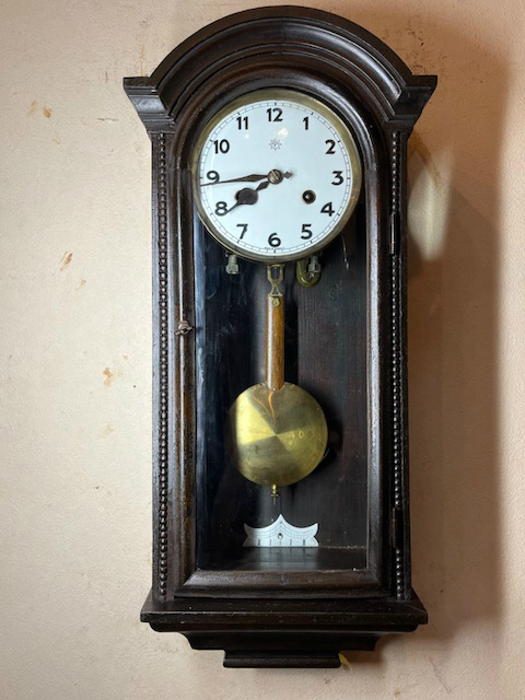 昔懐かしいアンティーク柱時計をお届け|WATERBURY