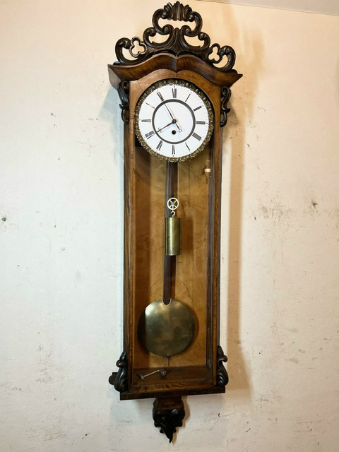 昔懐かしいアンティーク柱時計をお届け|WATERBURY