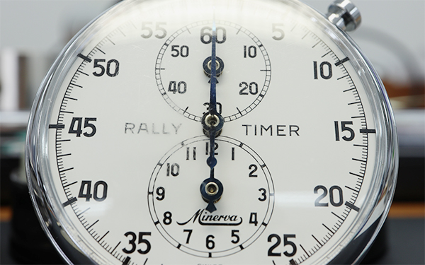 ストップウォッチのメンテナンス。時計師が写真付きで修理ポイントを