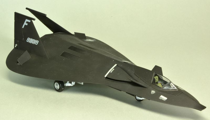 F-19 （イタレリ 1/48) プラモデル製作特集2
