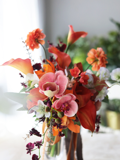 完成品ブーケ】オレンジカラーと蘭の花のクラッチブーケ・ブートニア