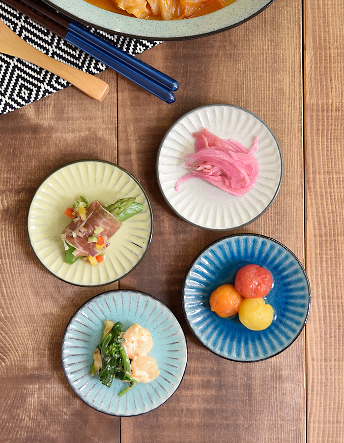 黒土の小皿4色の食器セット。豆皿サイズで、醤油皿に使えます