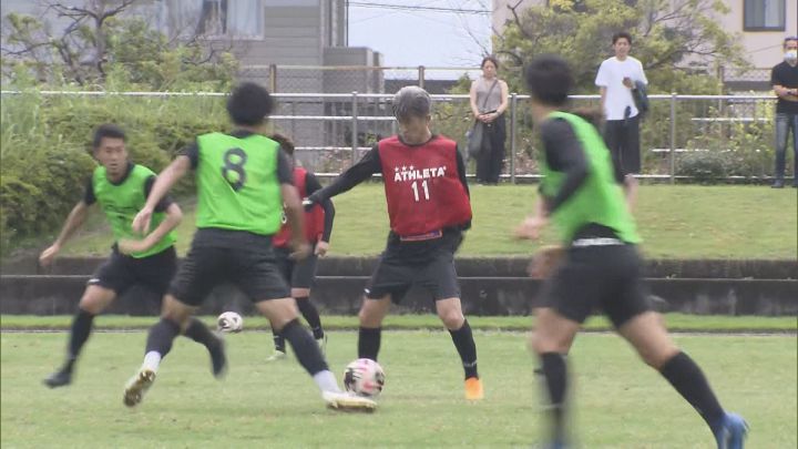 カズのビブスは“背番号11”…57歳三浦知良が鈴鹿の練習に初参加 30歳以上