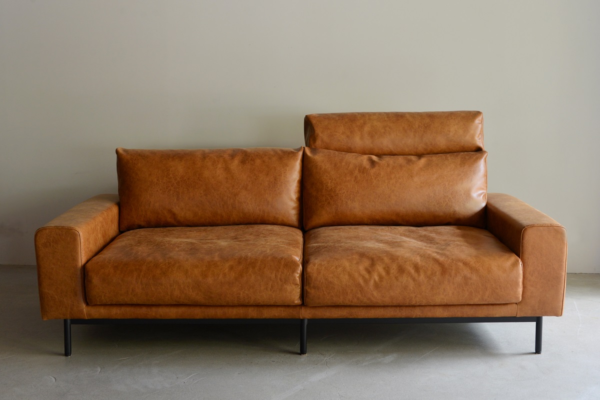 まるで本革のような高級感、くたっとした座り心地に癒される