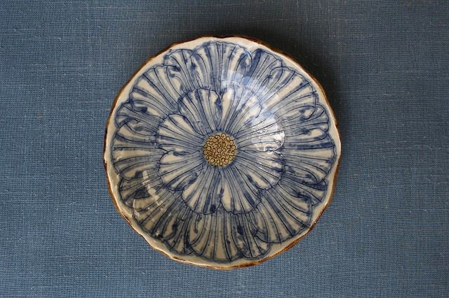 岐阜県土岐市の加藤芳平（松泉窯）の牡丹花5寸浅鉢 青 うつわ家膳