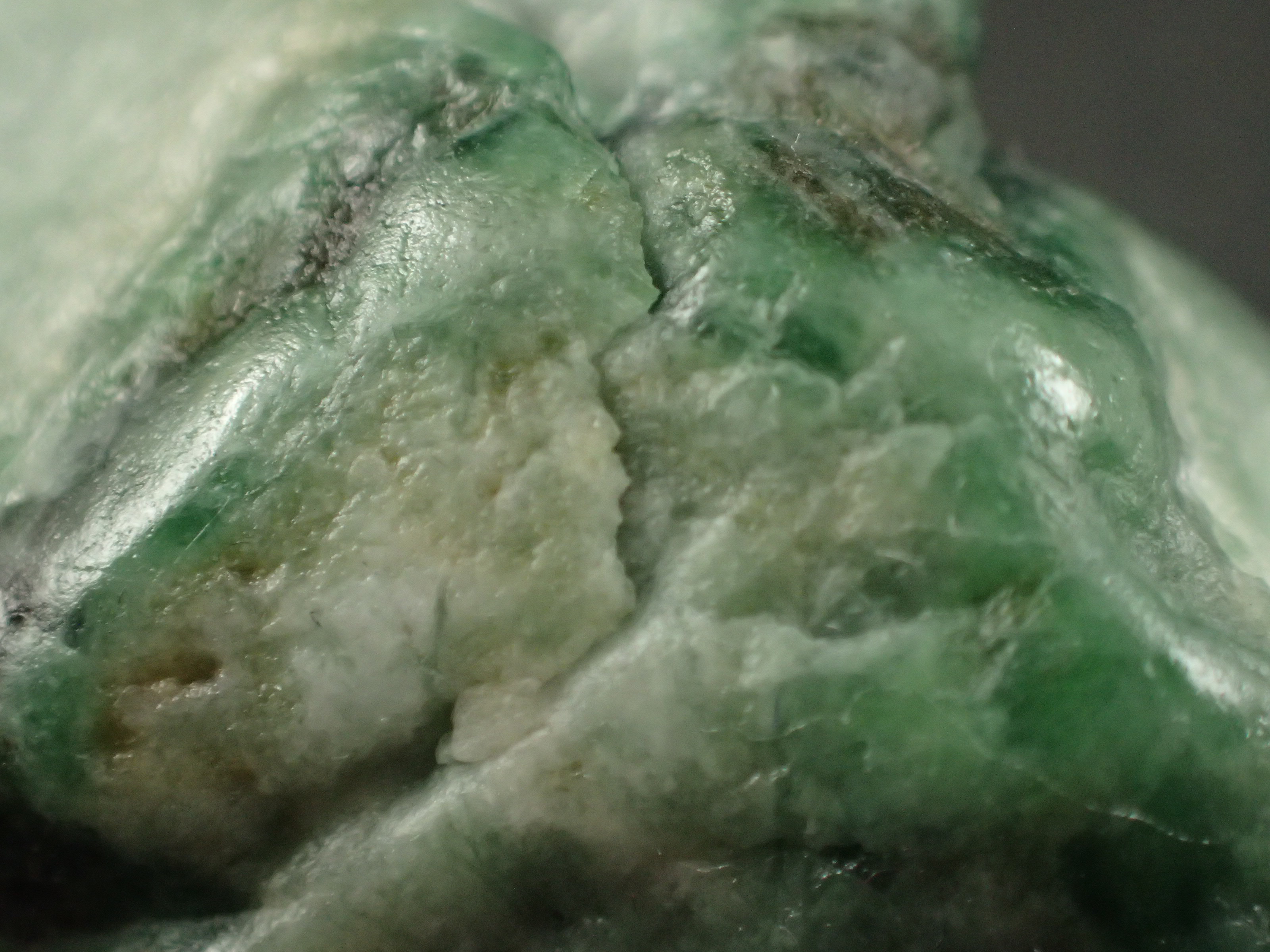 最高品質糸魚川翡翠(Jadeite from Niigata) 新潟県糸魚川市 産 ｜石の