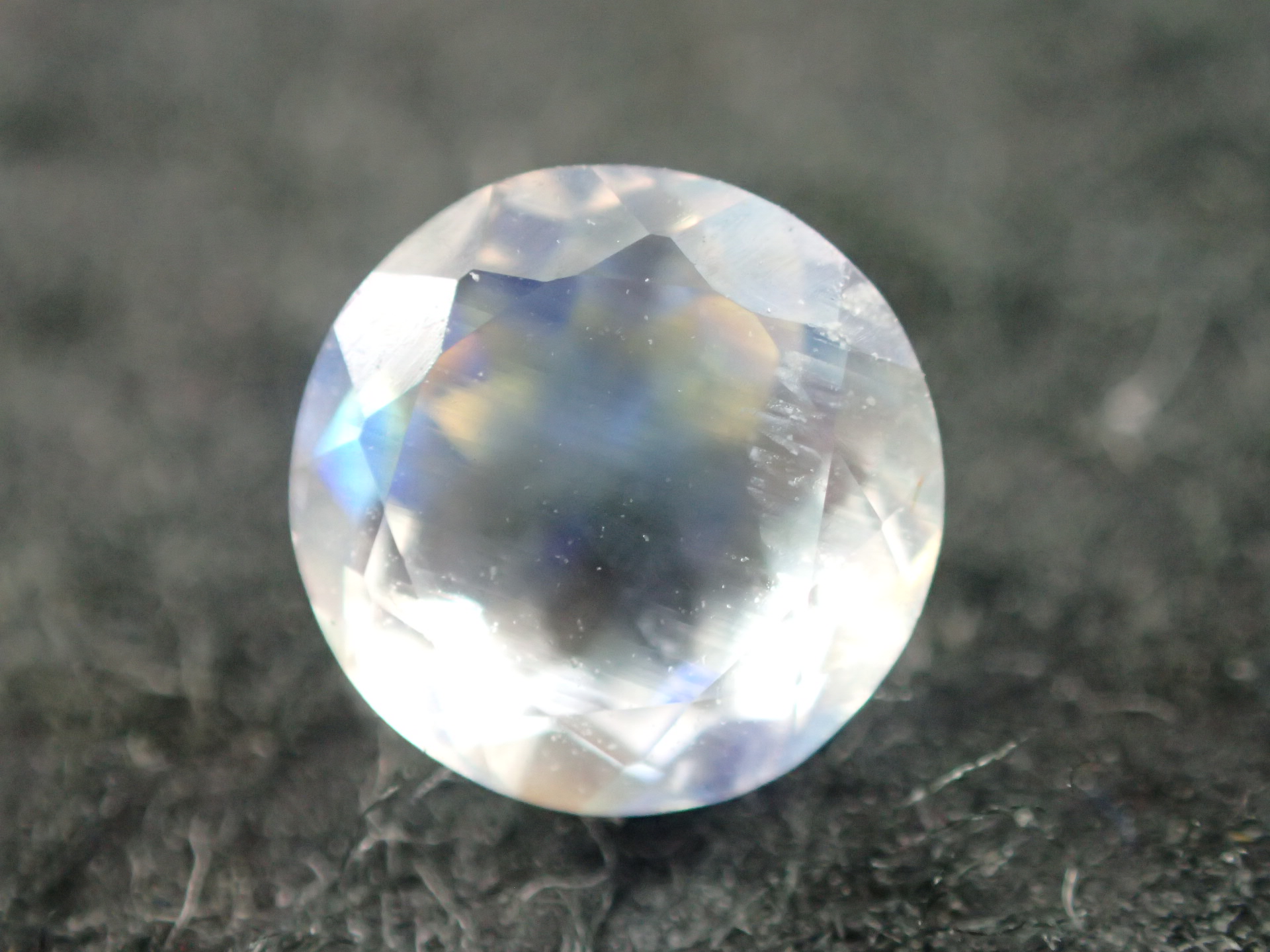 最高品質天然レインボームーンストーン(Moonstone) ラウンドカット