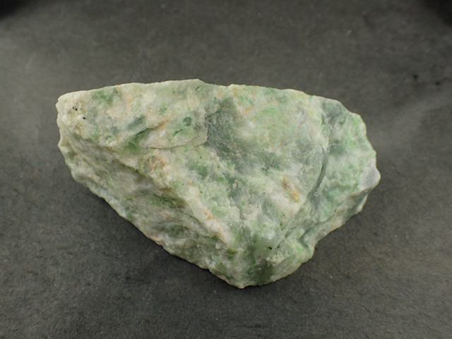 最高品質日高翡翠(Hidaka Jade) 原石 北海道日高町産 ｜石の販売専門店