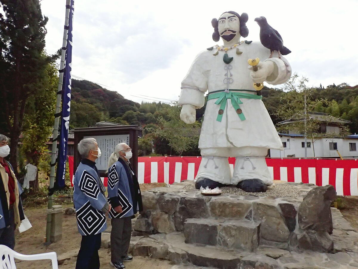 神武天皇(辻田真佐憲 ルポ国威発揚)を巡る歴史、読売新聞記者が考察