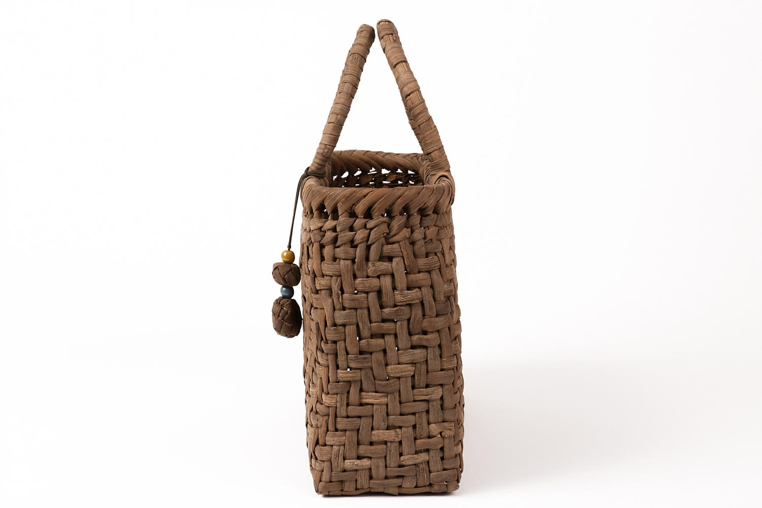 長野県大町市の山葡萄籠工房｜天然山葡萄籠の本格専門店