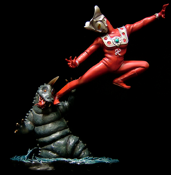 □ ワンダーショーケースプラス ウルトラマンレオ対ブラックギラス