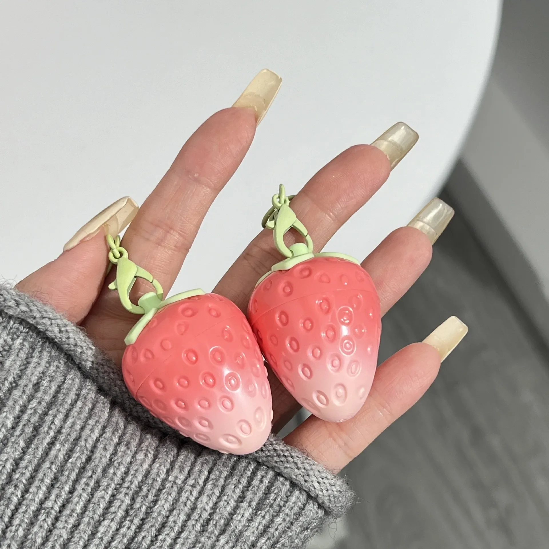 ミニイチゴウォームチェンジリップクリーム保湿抗乾燥持ち運びが簡単抗