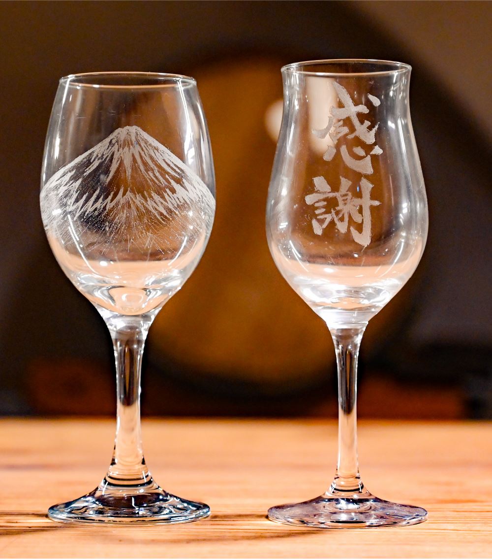 あなただけのオリジナルワイングラスを彫刻しよう！旅の思い出や贈り物