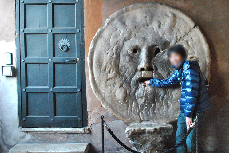 真実の口 完全ガイド】行き方・料金・営業時間・撮影方法まで解説