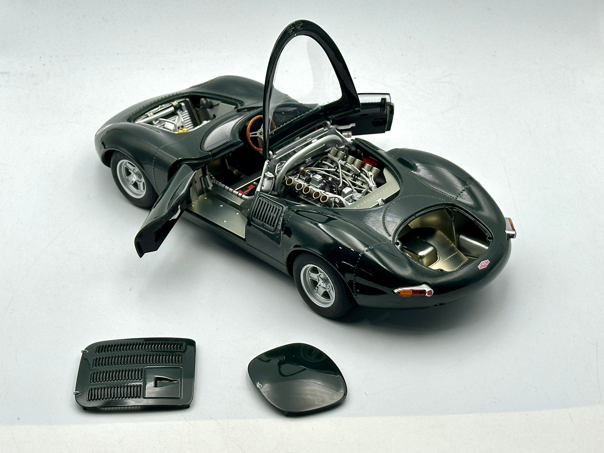1:18 Jaguar XJ 13 -- Green -- AUTOart 73541