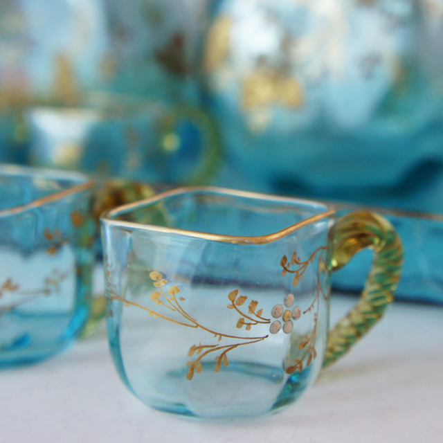 オールドバカラ「ジャポニズム 金彩装飾 青色ガラス リキュールセット