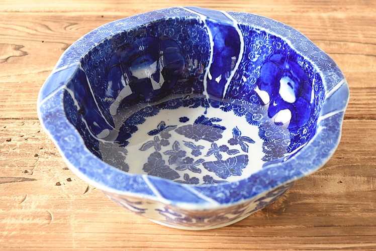 伊万里 ベロ藍 印判 蝶々 輪花型 鉢 - 生活骨董と古布のアンティーク
