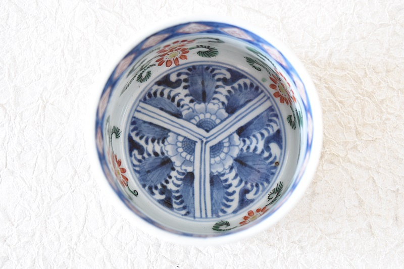 古伊万里 色絵 草花模様 かなり大きめ半筒蕎麦猪口 - 生活骨董と古布の