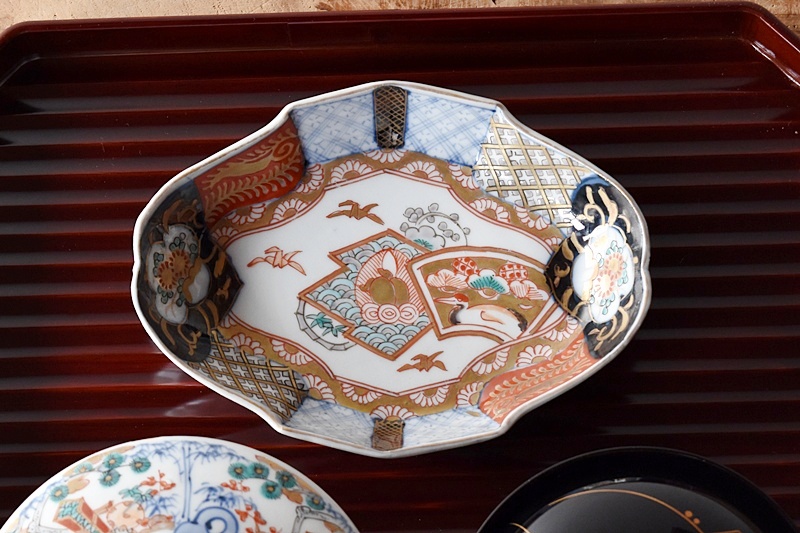 伊万里 色絵 鶴亀松竹梅 変形皿 - 生活骨董と古布のアンティーク