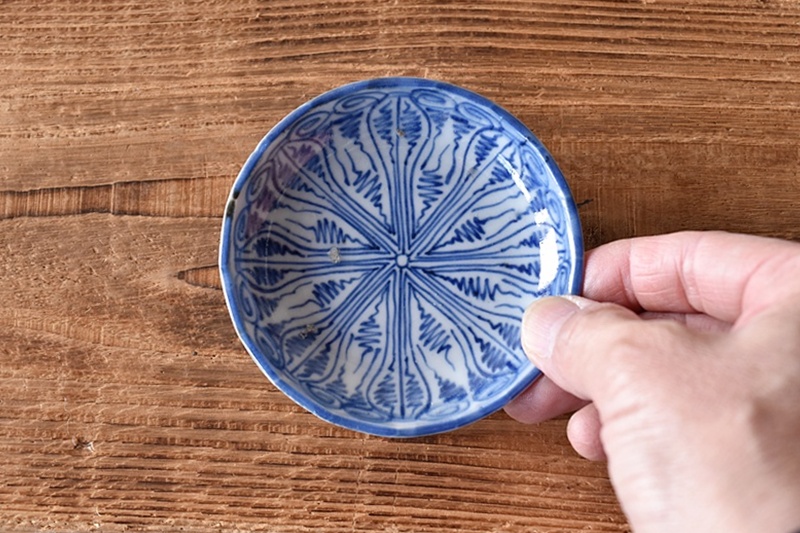 古伊万里 染付 立涌文 輪花型 豆皿 - 生活骨董と古布のアンティーク