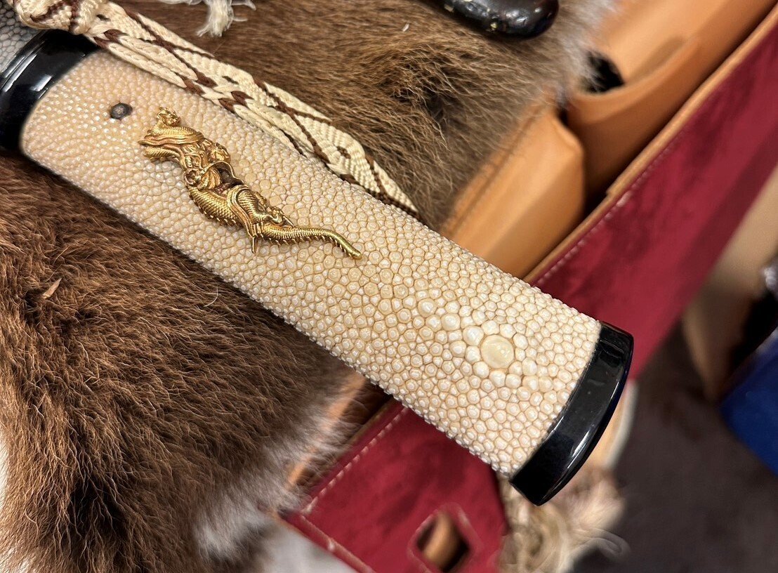 希少な配列の鮫革について｜刀箱師の日本刀ブログ 中村圭佑