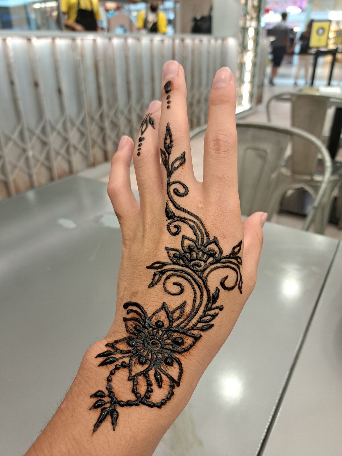 17 マレーシアに来たら絶対にやってほしい！消えるタトゥー「ヘナ