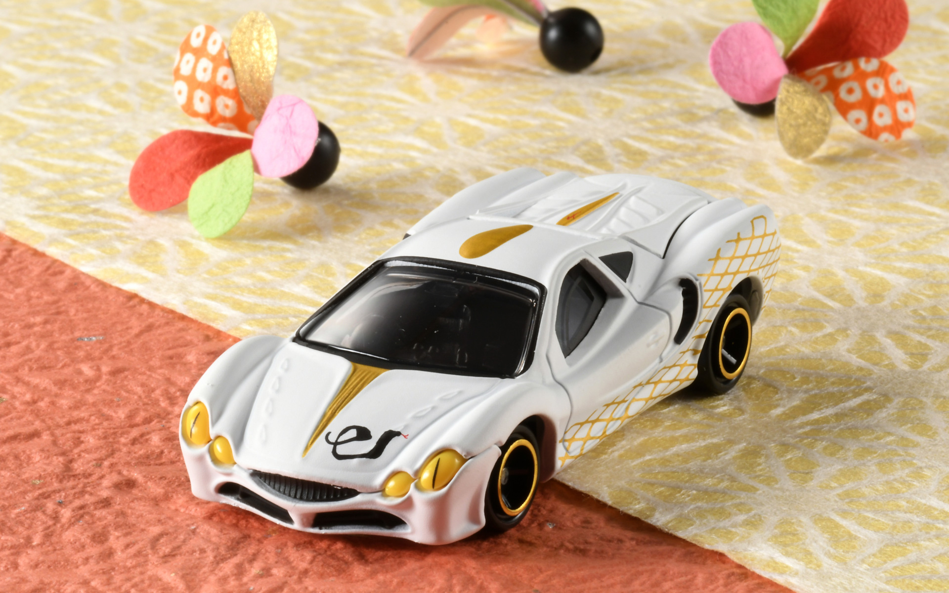 トミカ、初春トミカ「百福トミカ」発売 「巳」の文字をデザインした