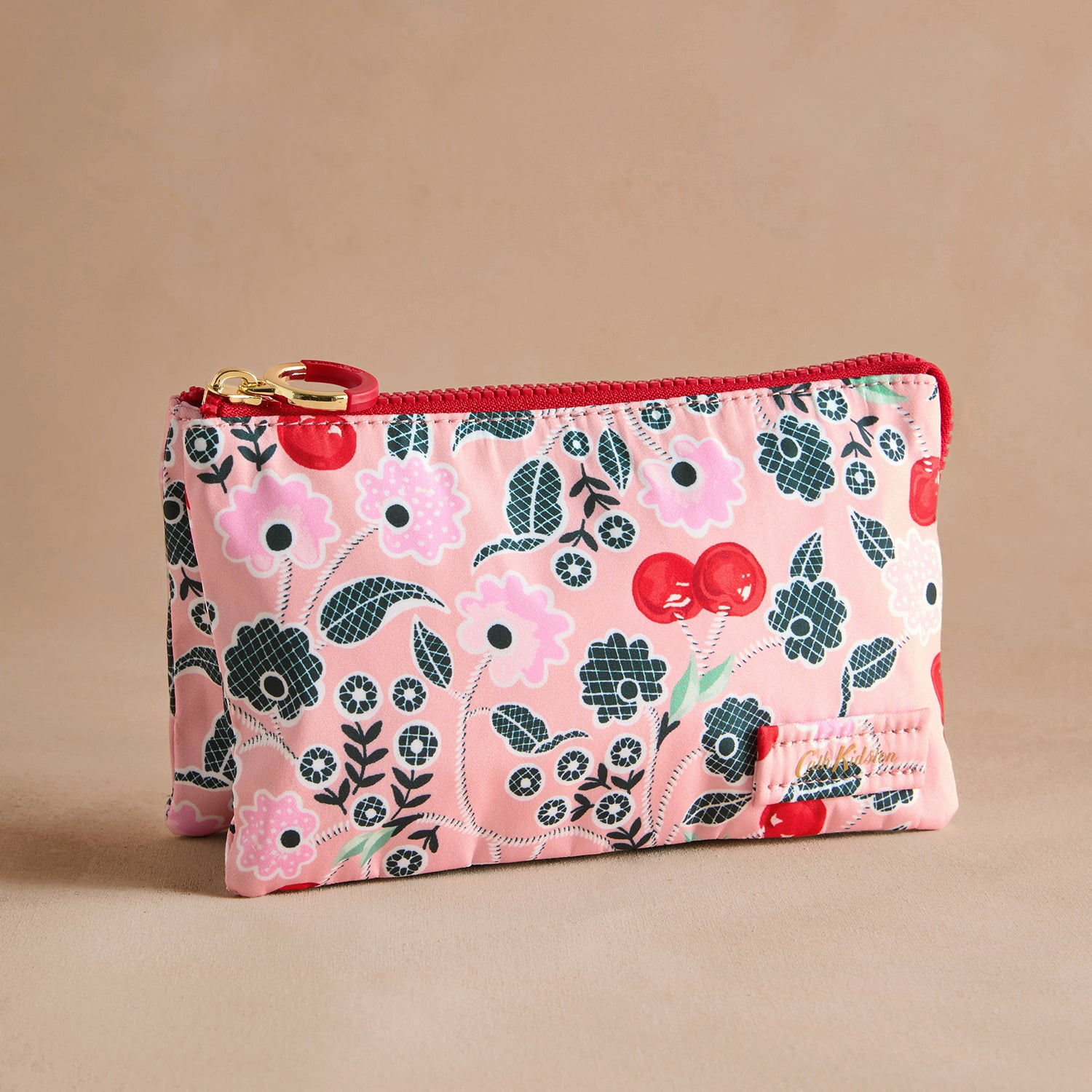 トラベルポーチ Cherry Bunches | Cath Kidston 日本公式オンライン