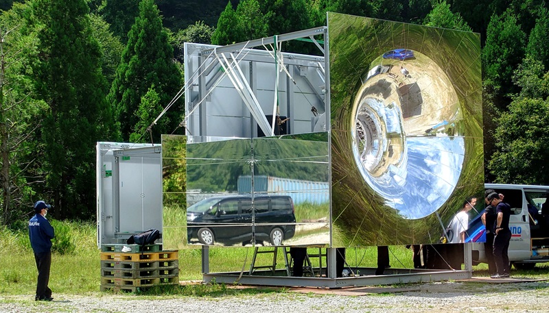 落合陽一氏の万博パビリオン「ヌルヌル」、風景ゆがむ世界初のミラー膜