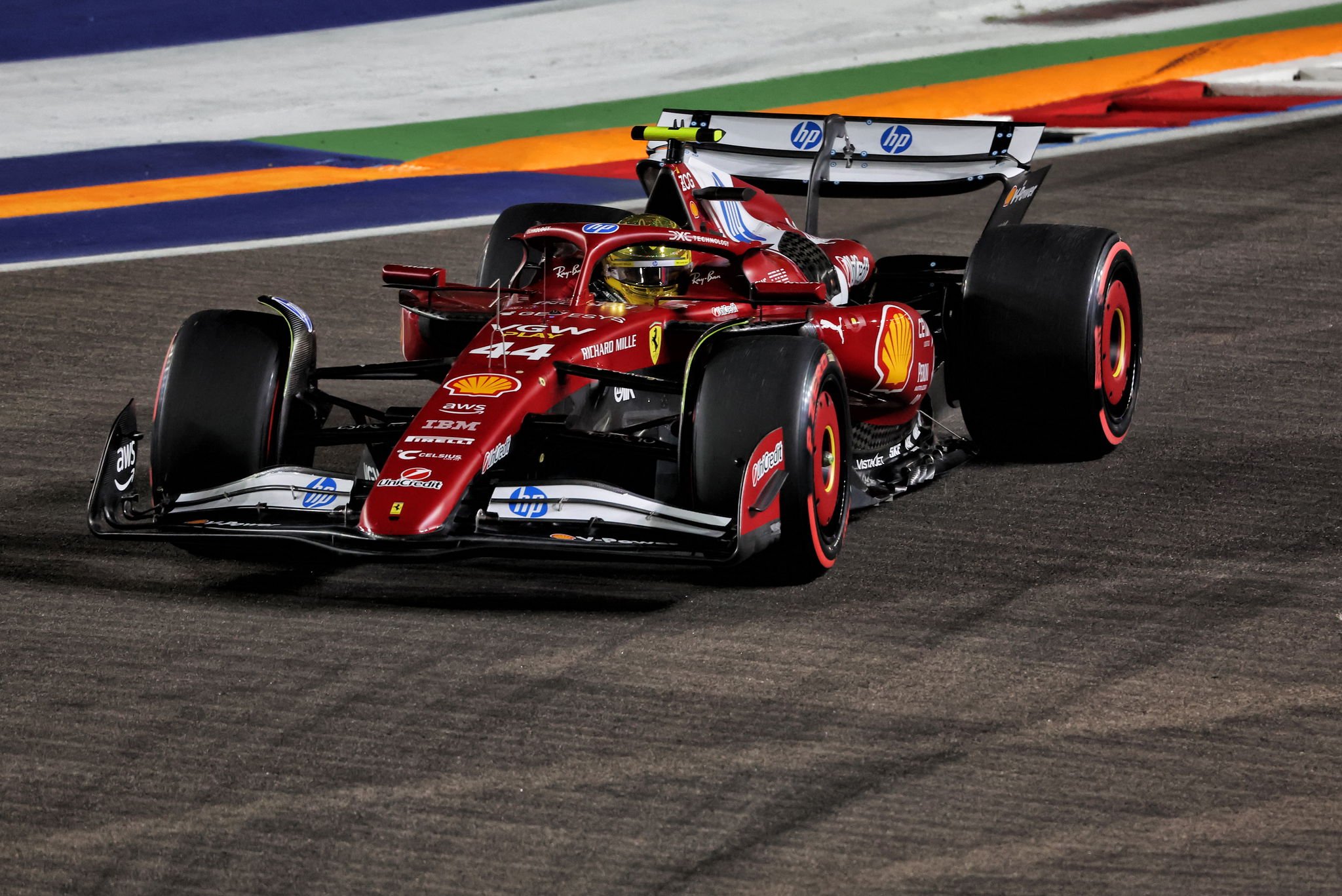 Lewis Hamilton points finger at Ferrari's operational execution