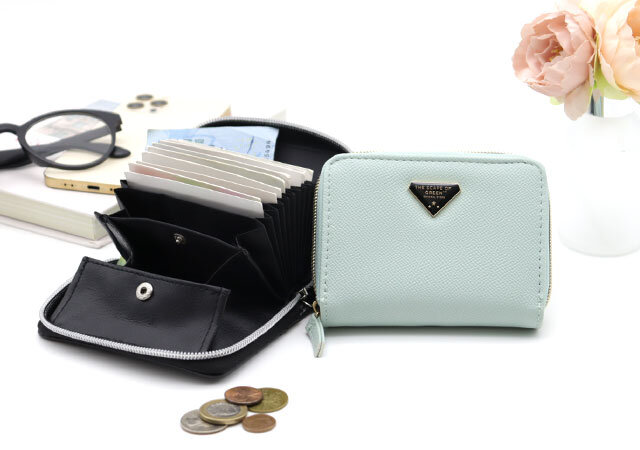 さすが宝島さん♡コンパクト財布の「カード全然入らないんですけど