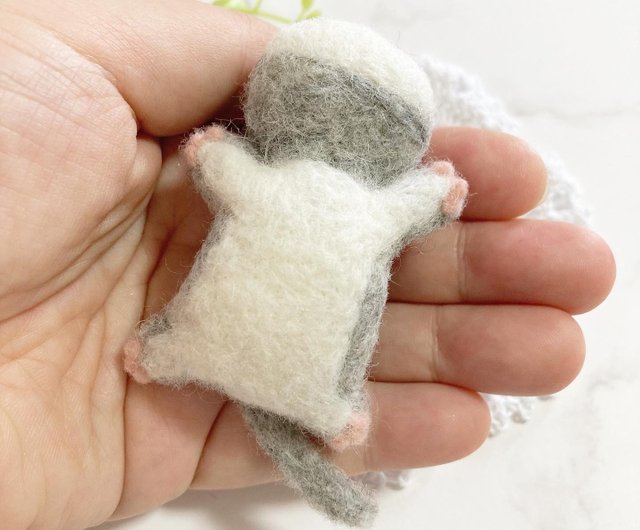 しあわせはこぶ空飛ぶモモンガ 羊毛フェルトキーホルダー マスコット