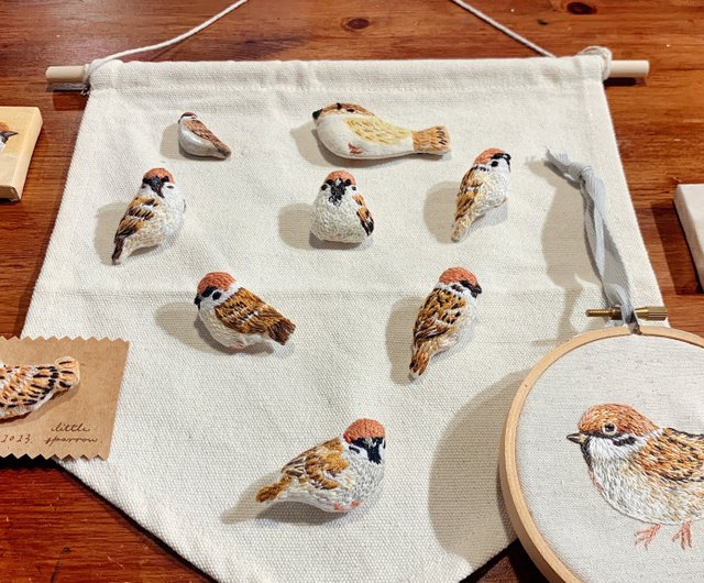香港 【Difference スズメシリーズ】刺繍フレーム作品 / ブローチ