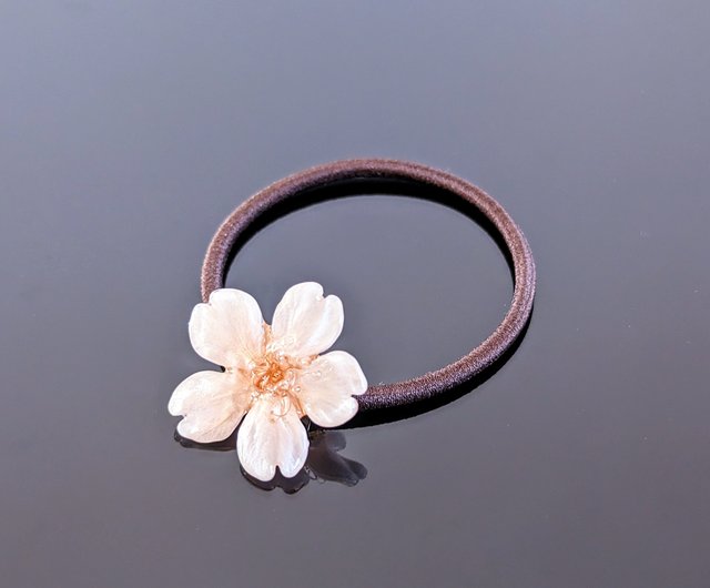 Everpink. こだわりの花びらで仕上げた本物の桜の髪飾り ヘアゴム