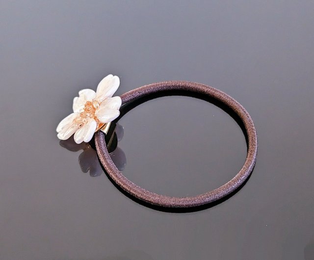 Everpink. こだわりの花びらで仕上げた本物の桜の髪飾り ヘアゴム
