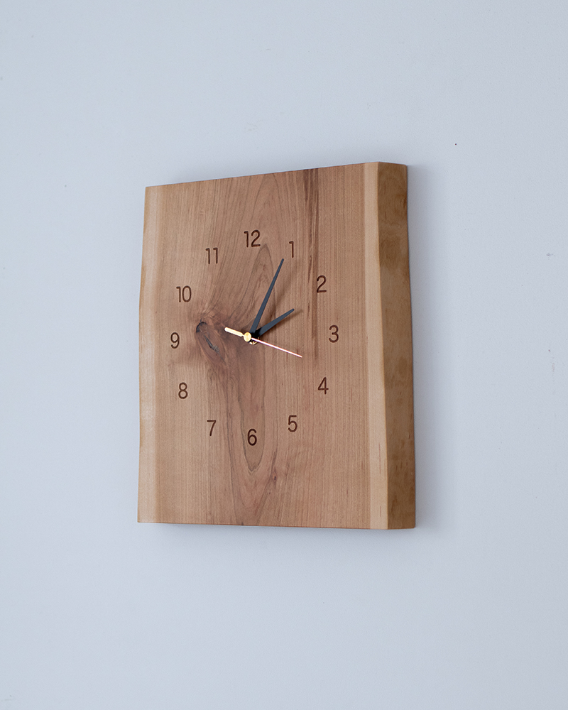 木の壁掛け時計 mimi 山桜/たて 270 | cocochi ｜ 家具と服と暮らしの