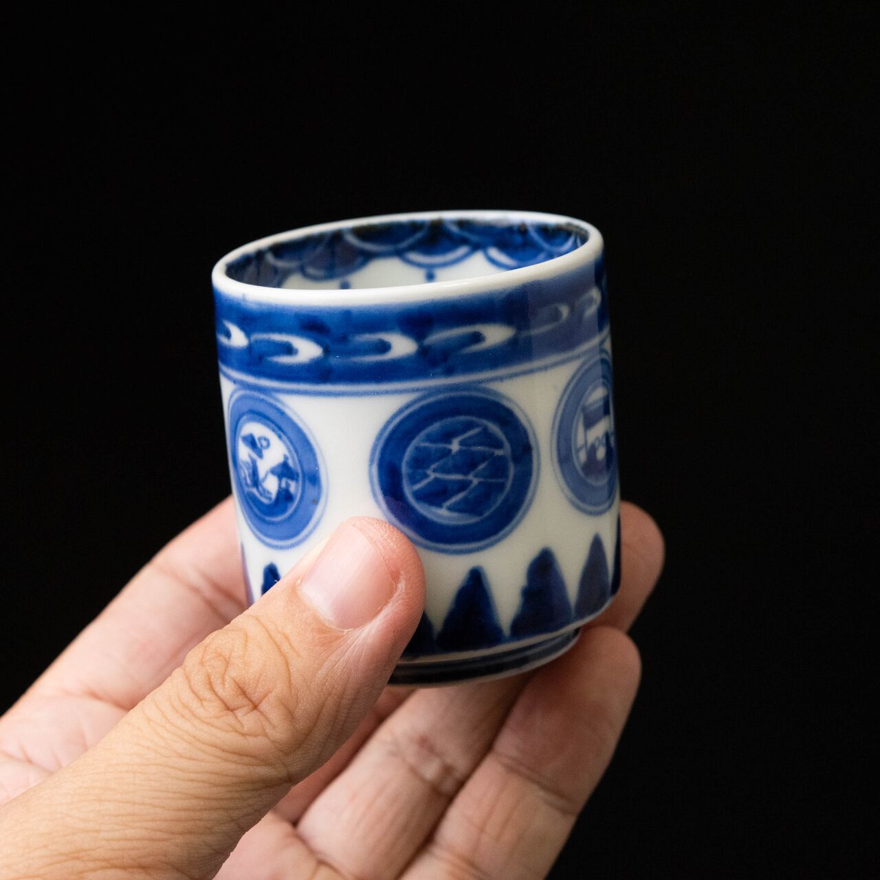 陶磁器 :: 伊万里 丸窓・瓔珞文 のぞき猪口 | COTTOU.JP 骨董の通販