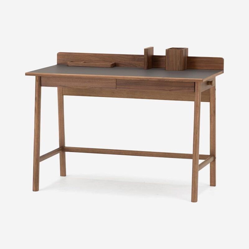 アクタス2024キッズ家具カタログ発行！ウォールナットのデスク登場