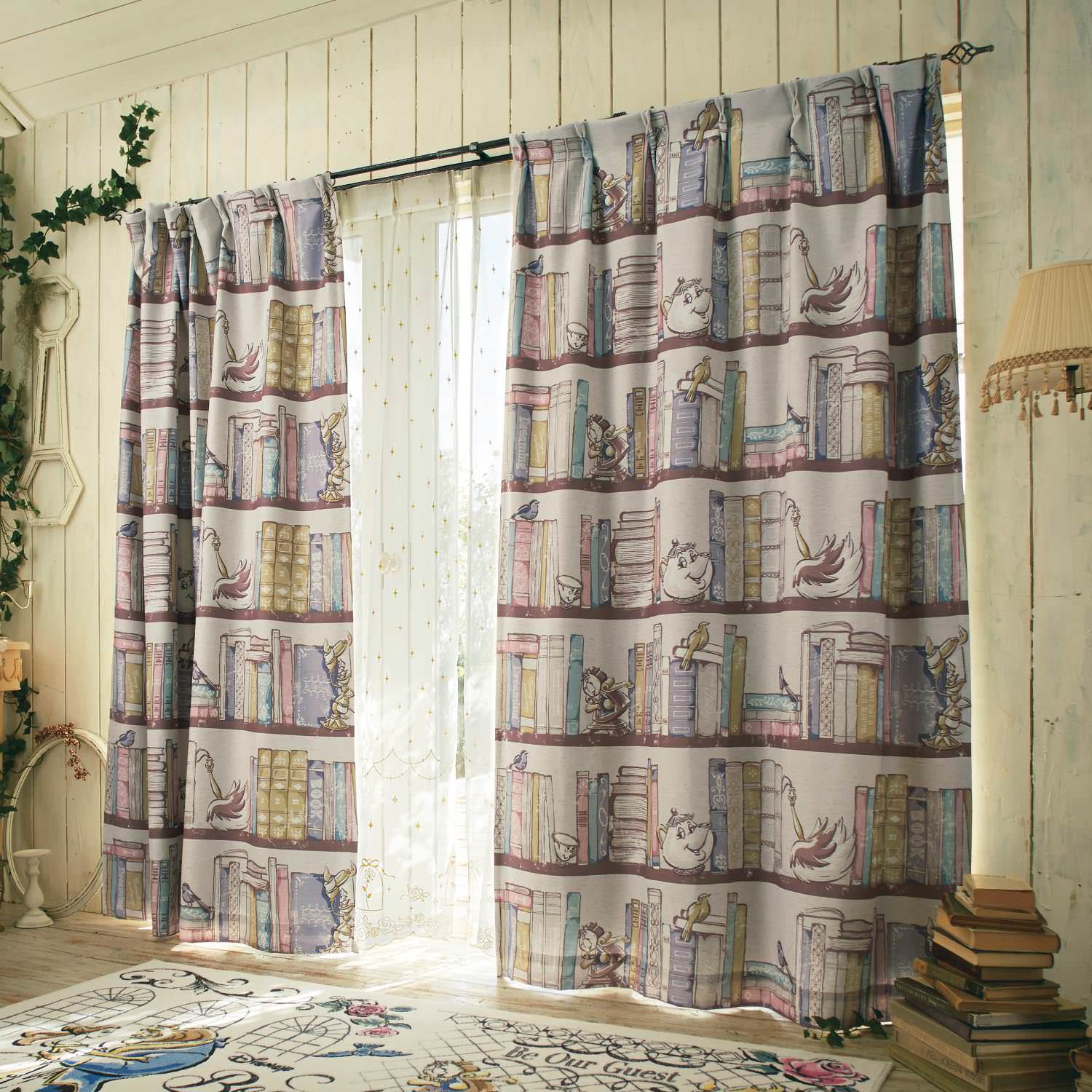 ベルの大好きな本がずらり！ベルメゾン ディズニー「美女と野獣 カーテン」