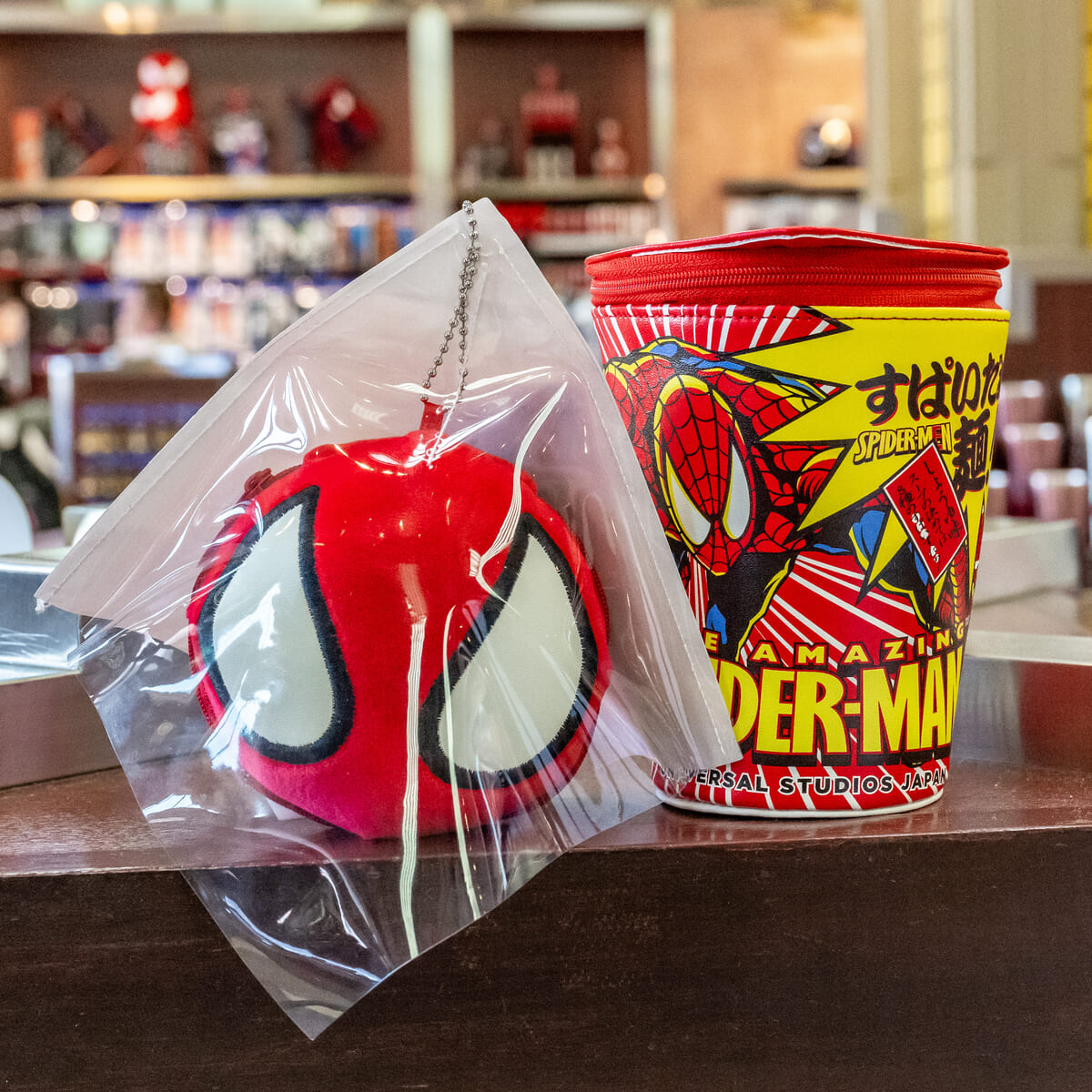 すぱいだぁ麵そっくりのポーチも！ユニバーサル・スタジオ・ジャパン