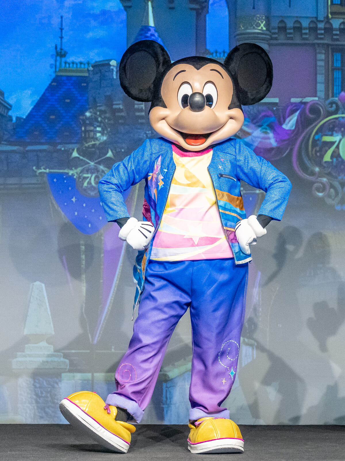 ミッキー＆ミニーが新衣装をお披露目！カリフォルニア