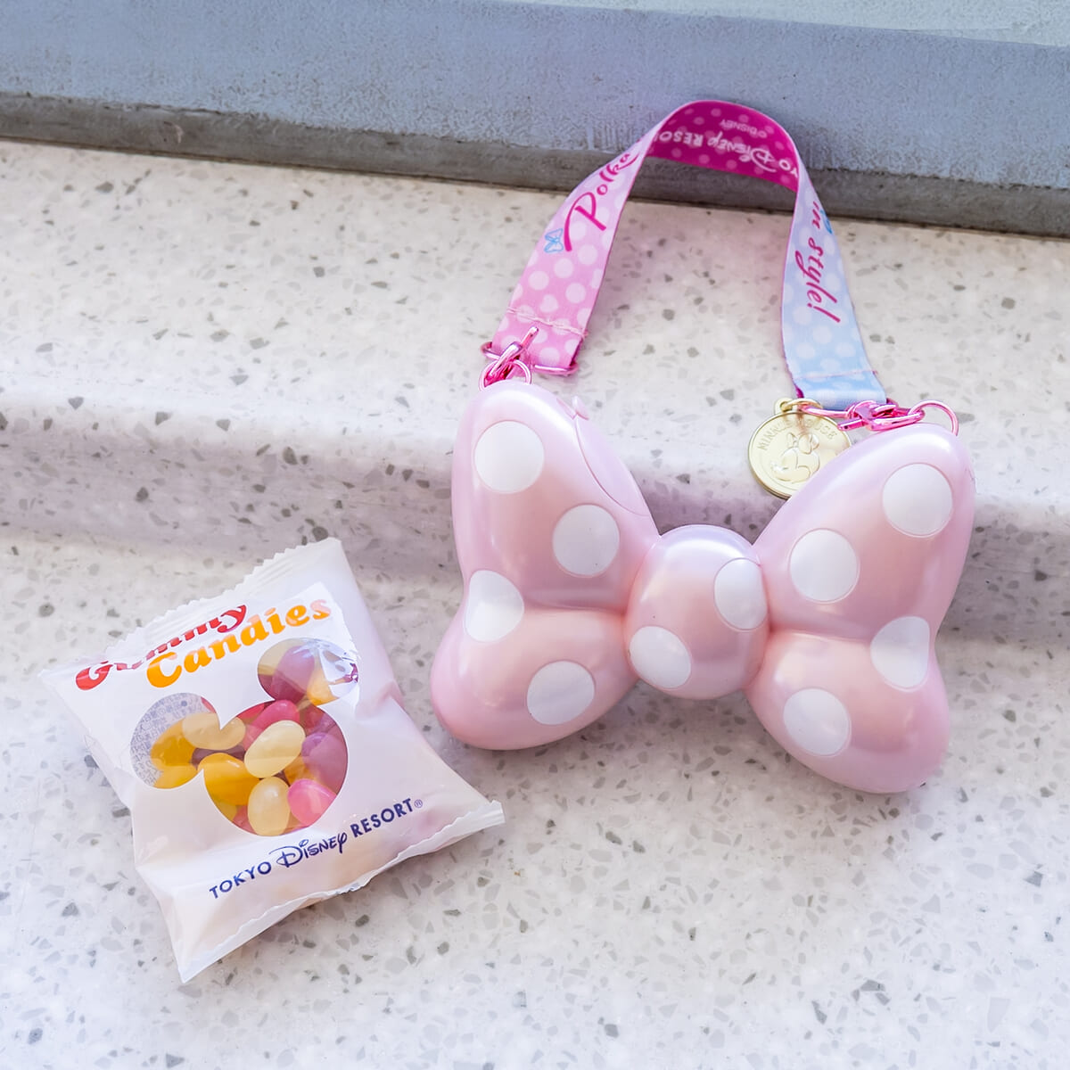 淡いピンクがかわいい！東京ディズニーランド“ミニーのファン